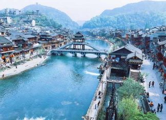 Ngắm nhìn vẻ đẹp cổ kính của hai thị trấn cổ đẹp nhất Trung Quốc