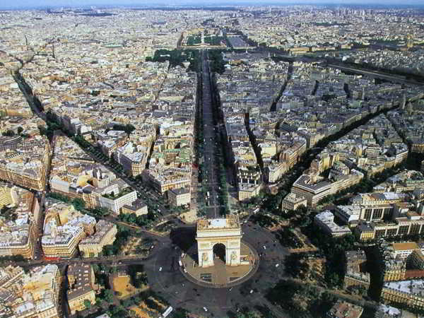 Du lịch Paris khám phá Khải Hoàn Môn kỳ quan của thế giới