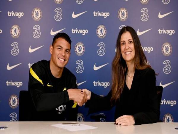 Chuyển nhượng 4/1: Chelsea giữ chân thành công Thiago Silva