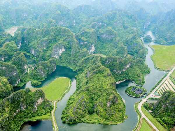 Khung cảnh thiên nhiên hùng vĩ