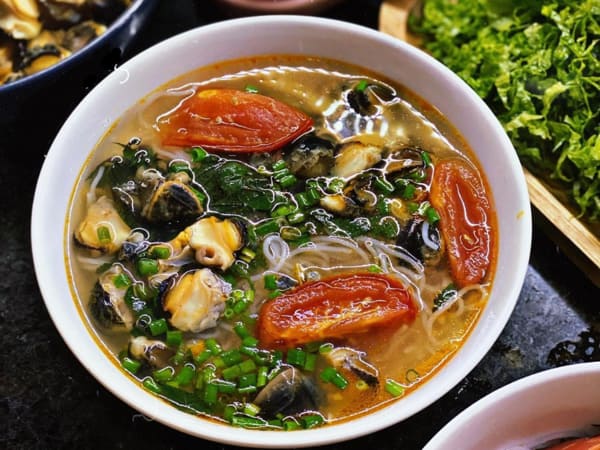Ăn gì ở Hà Nội -  Bún Ốc Nóng – Hương Vị Thanh Mát Cho Ngày Thu