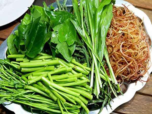 Lẩu gà lá é ăn với rau gì ngon nhất?