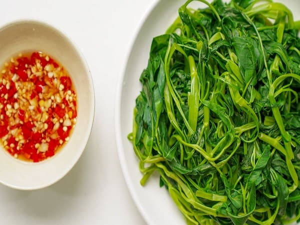 Rau muống luộc – món rau dân dã giúp thanh lọc cơ thể