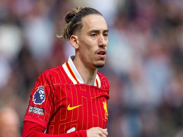 Tin Liverpool: HLV Arne Slot úp mở cầu thủ sắp rời The Kop