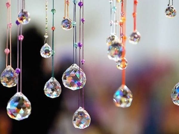 Ý nghĩa của việc treo quả cầu phong thủy trước nhà