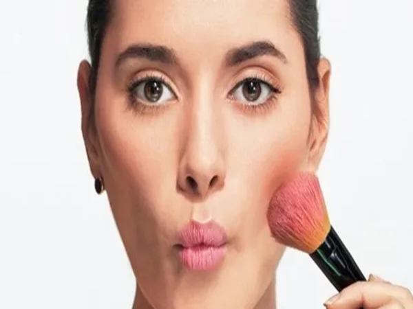 Tướng má hóp ở người nữ giới
