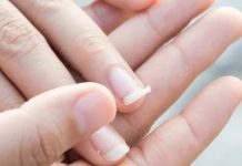 Luận giải gãy móng tay trái, phải có điềm gì, tốt hay xấu?