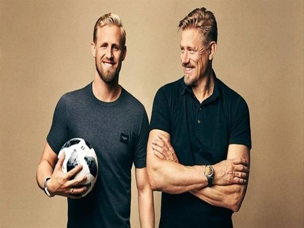 Peter Schmeichel / Kasper Schmeichel là những cầu thủ Đan Mạch nổi bật