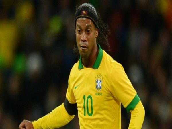 Ronaldinho trong màu áo tuyển Brazil